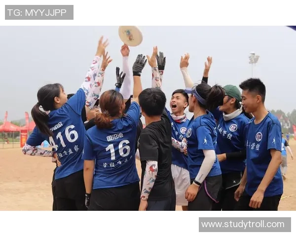 武汉飞盘队在极限运动嘉年华中的默契配合与精彩表现评析