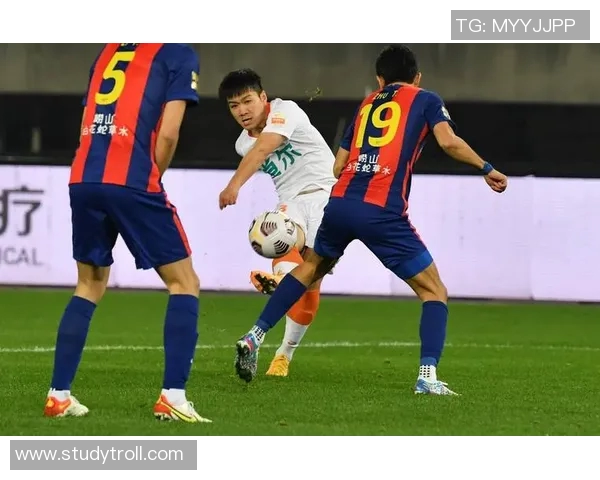 武汉足球队反击战术分析及其成败得失的深度剖析